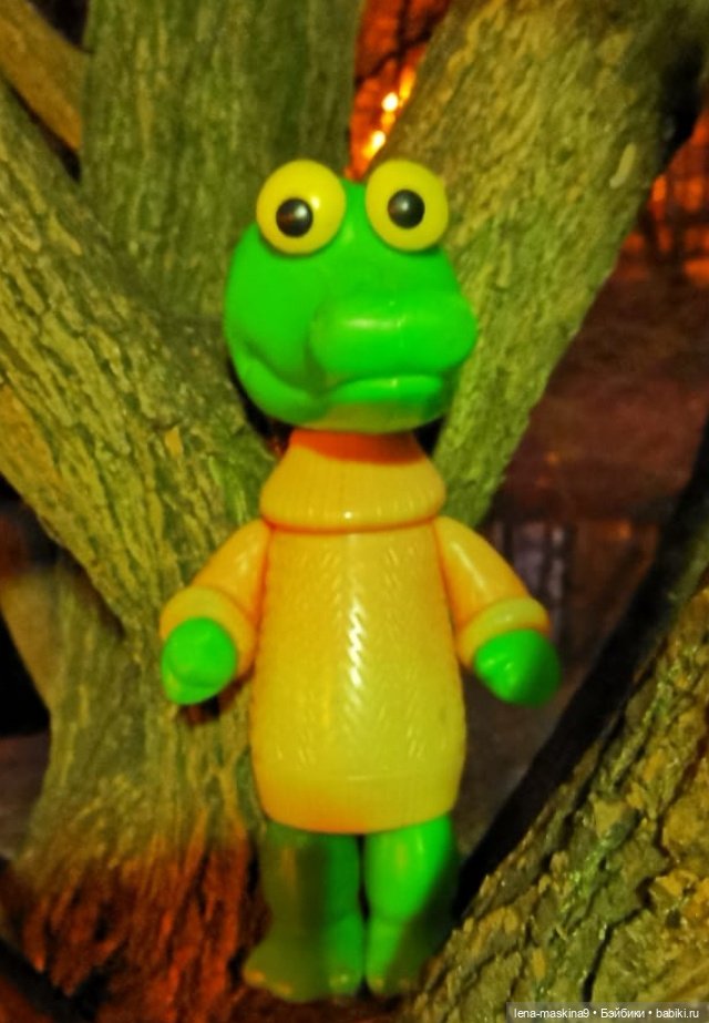 Крокодил Гена, в ночном лесу