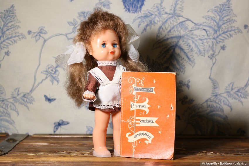 Я убираю спицы, сматываю клубочки, зачехляю машинку. И достаю книги (фото 8)