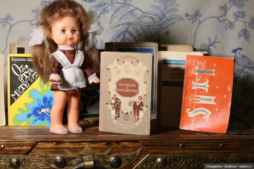 Я убираю спицы, сматываю клубочки, зачехляю машинку. И достаю книги (фото 3)