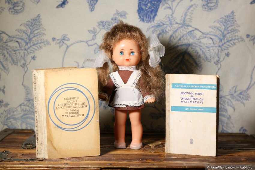 Я убираю спицы, сматываю клубочки, зачехляю машинку. И достаю книги (фото 7)