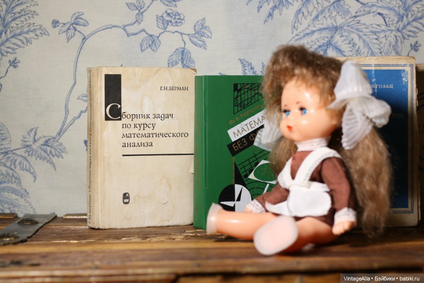 Я убираю спицы, сматываю клубочки, зачехляю машинку. И достаю книги (фото 5)