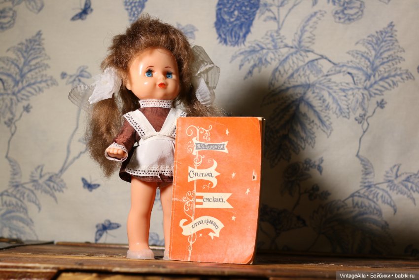 Я убираю спицы, сматываю клубочки, зачехляю машинку. И достаю книги (фото 9)