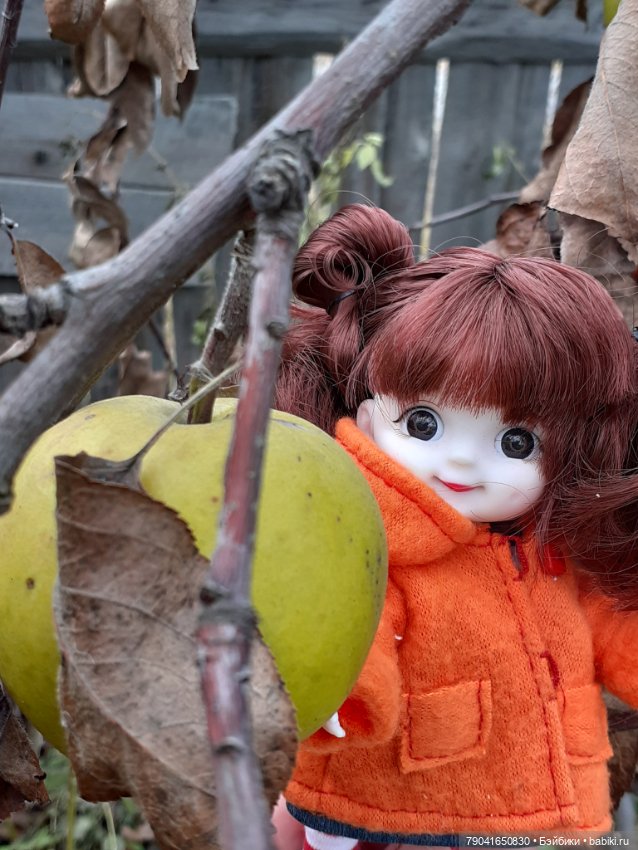 Маргоша и Ляля на прогулке