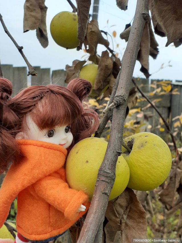 Маргоша и Ляля на прогулке