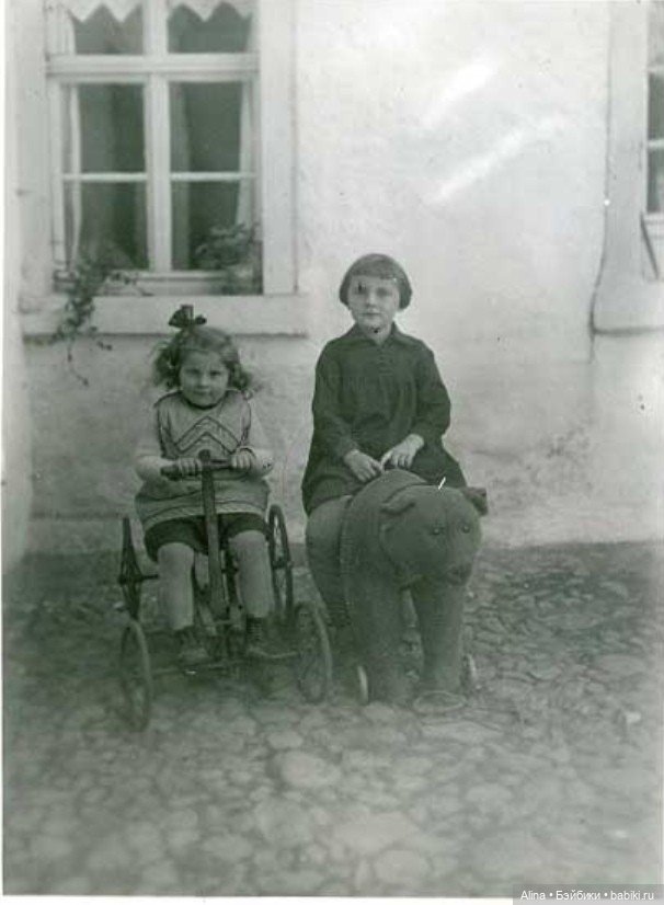 Старинные мишки на колёсиках