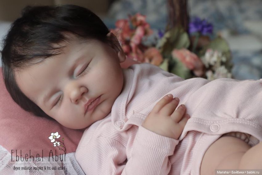 Sara скульптора Ebtehal Abul, автор прототипа сам скульптор