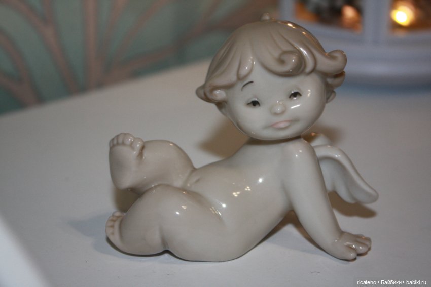 Ангелочек из фарфора создает новогоднее настроение (фото 4)
