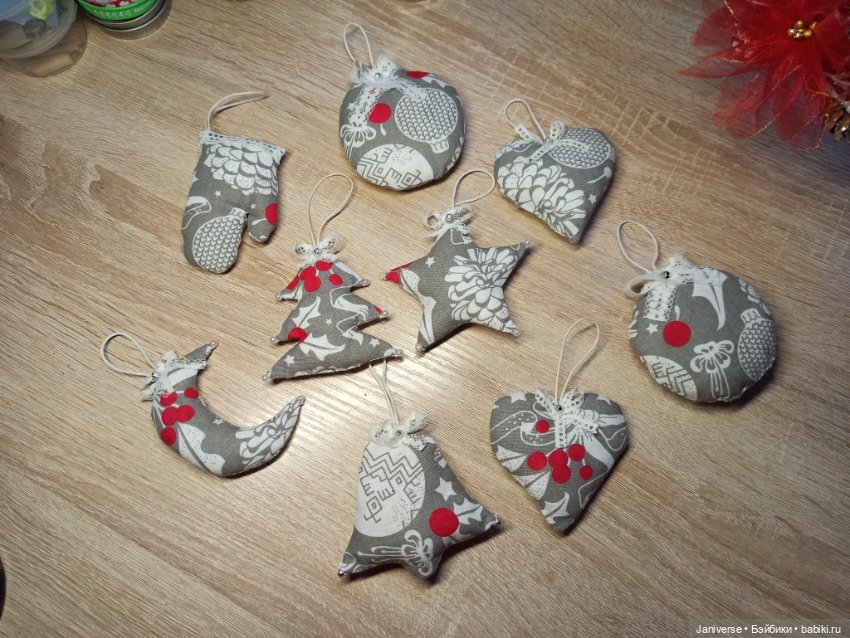 Рождественский веночек и мягкие ёлочные украшения в детский сад