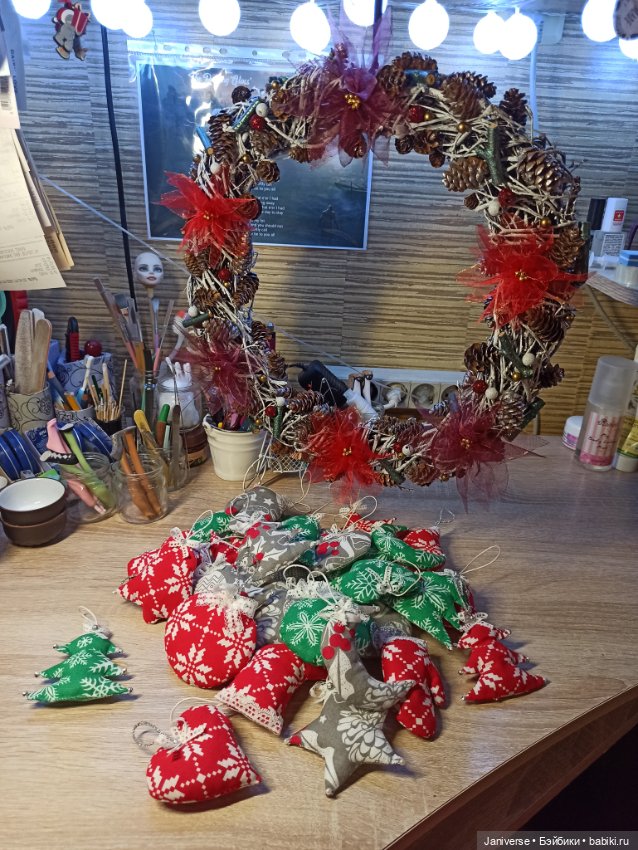 Рождественский веночек и мягкие ёлочные украшения в детский сад