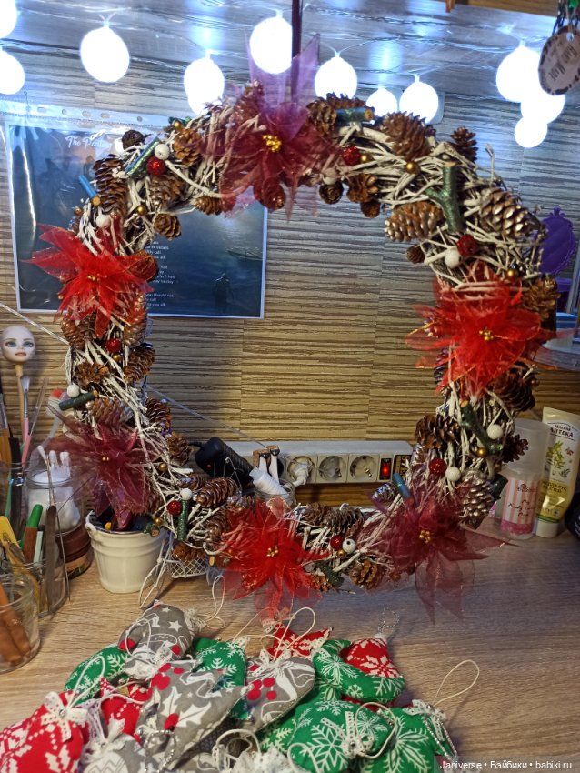 Рождественский веночек и мягкие ёлочные украшения в детский сад