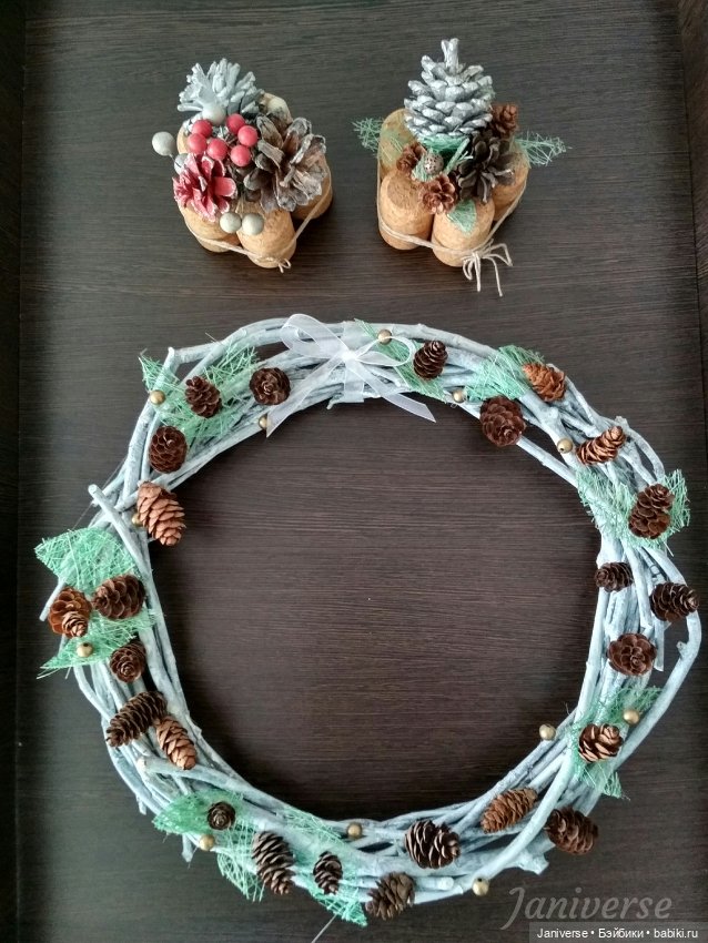 Рождественский веночек и мягкие ёлочные украшения в детский сад