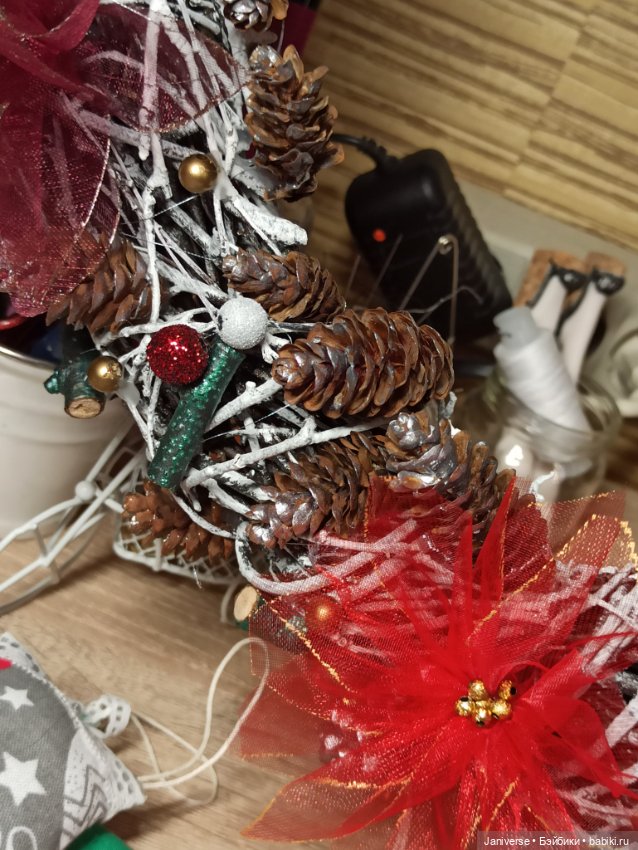 Рождественский веночек и мягкие ёлочные украшения в детский сад