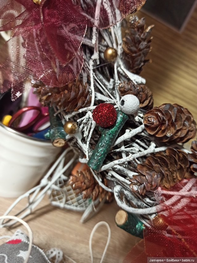 Рождественский веночек и мягкие ёлочные украшения в детский сад