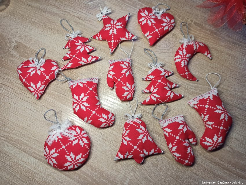 Рождественский веночек и мягкие ёлочные украшения в детский сад