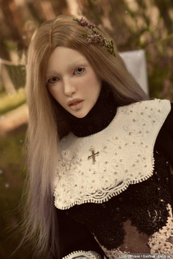 Девушка в лавандовых полях