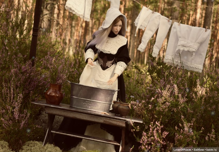 Девушка в лавандовых полях