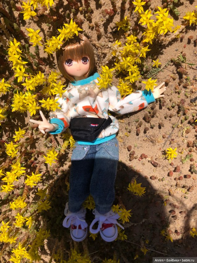 Azone Майа гуляет возле пруда (фото 6)