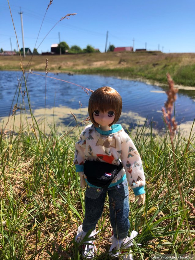 Azone Майа гуляет возле пруда (фото 7)