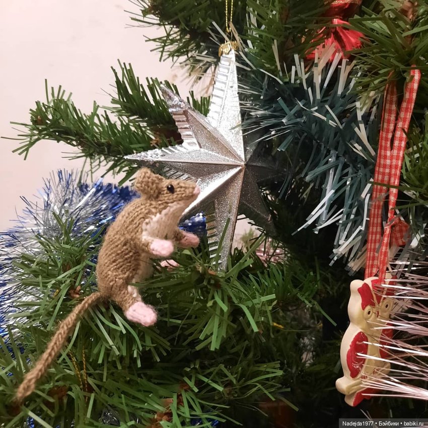 Связала символ уходящего года (фото 8)