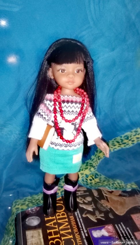 Ангелочек позирует. В доме принц. Мей из библиотеки