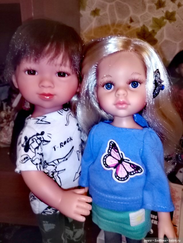 Ангелочек позирует. В доме принц. Мей из библиотеки