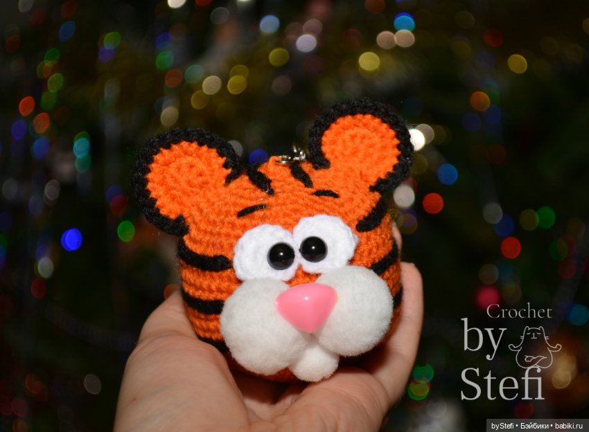 Тигрик. Ёлочный шарик — Вязаные игрушки и амигуруми: крючком (фото 6)