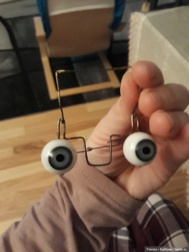 Установка флиртующих глаз из двух деталей