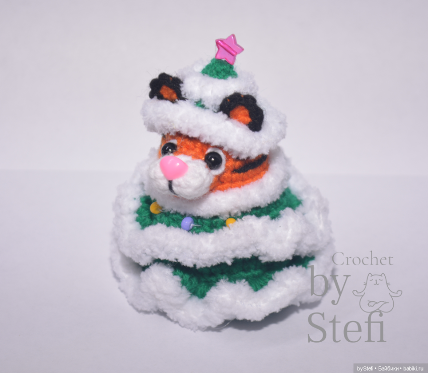 Тигруля в костюме Ёлочки и Тигрик Санта, 2022 (фото 4)