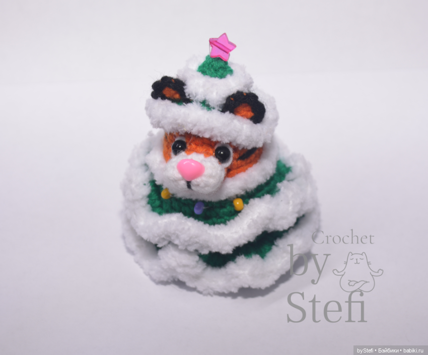 Тигруля в костюме Ёлочки и Тигрик Санта, 2022 (фото 5)