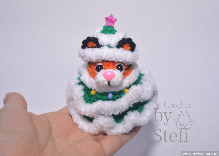 Тигруля в костюме Ёлочки и Тигрик Санта, 2022 (фото 7)