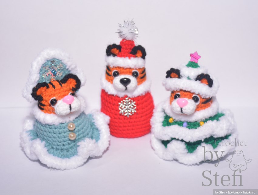 А вот и Тигруля в костюме Снегурки! И вся компания. Символ 2022 (фото 2)