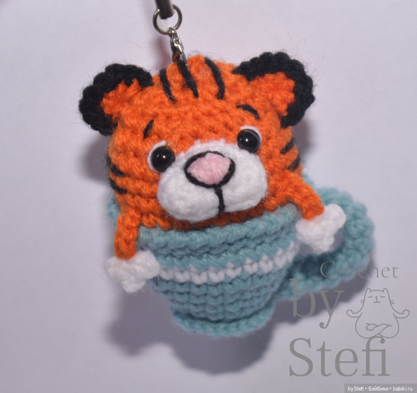 Тигрик в чашке. Брелок. Символ 2022