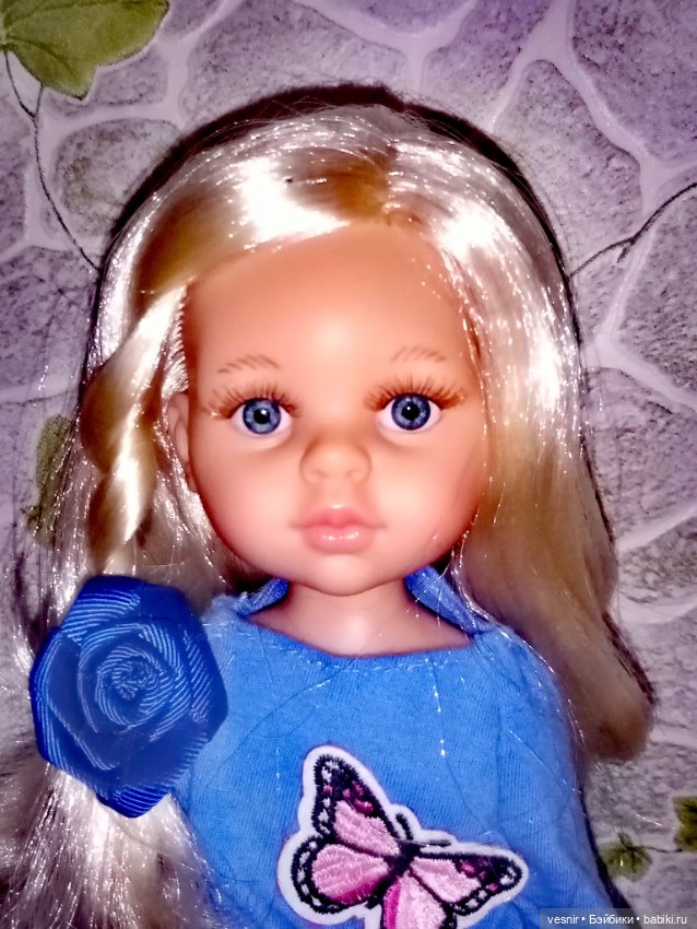 Ангелочек позирует. В доме принц. Мей из библиотеки