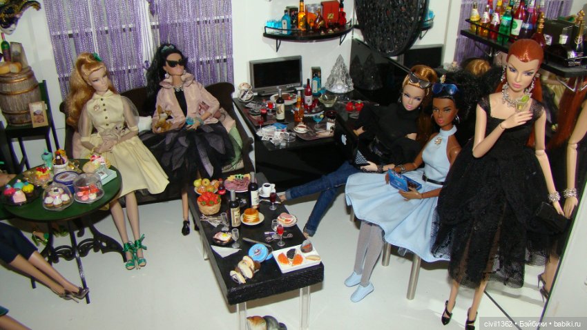 В кукольном кафе - баре — Интерактивные куклы (говорящие