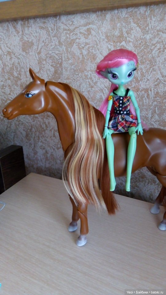 Шарнирная лошадь от Дефа (Defa Lucy)