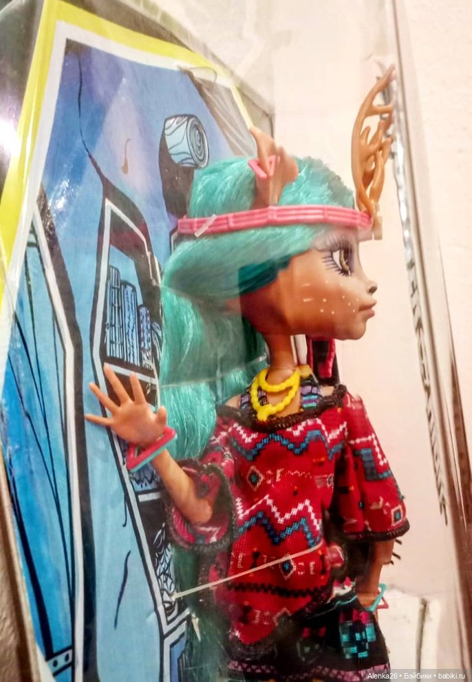 Изи Дондансер - одна из самых желанных куколок Монстр Хай (фото 4)