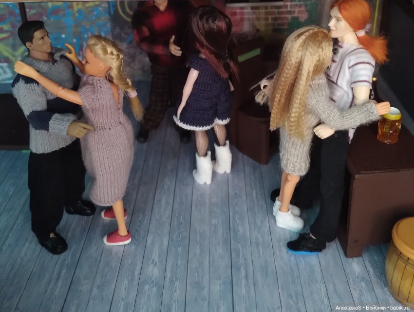 Зарисовки кукольной жизни 13 "Бар 24/7" (фото 5)