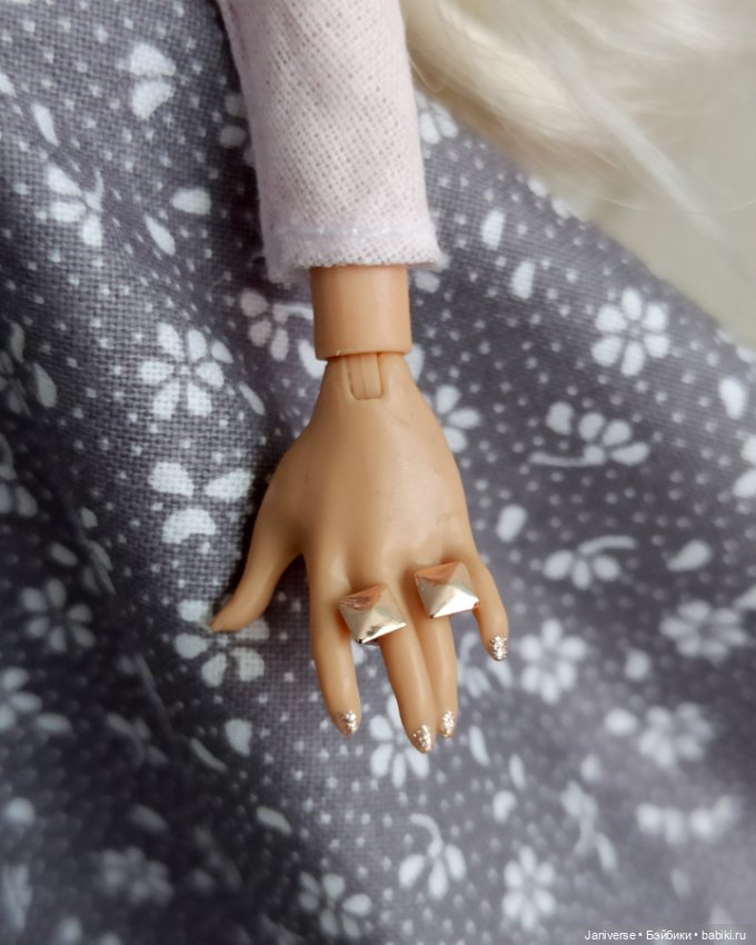 Сериз меняет фамилию через цвет волос