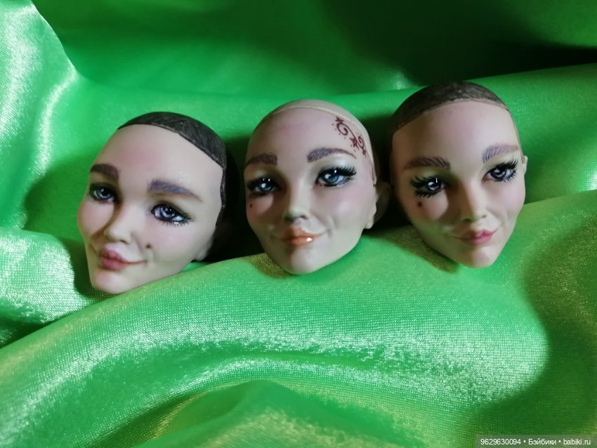 Три сестрицы вечерком, все шептались под окном