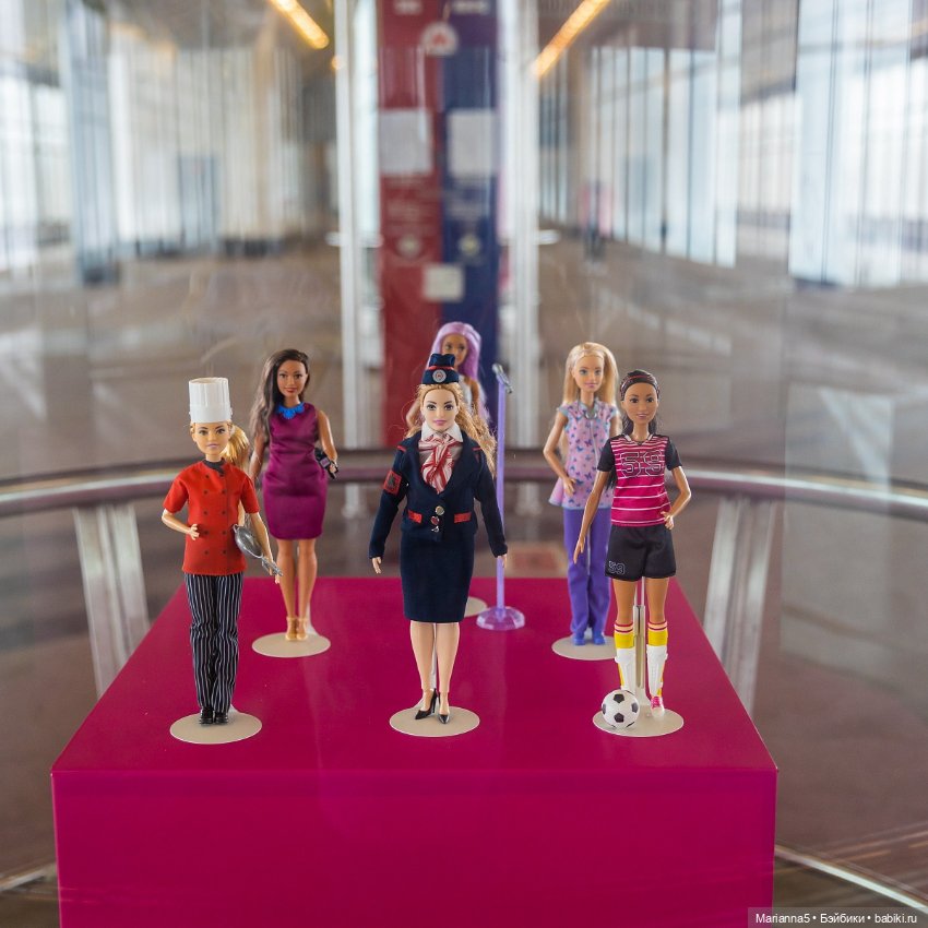 Новая Барби машинистка и выставка Барби по профессиям (фото 7)