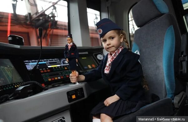 Новая Барби машинистка и выставка Барби по профессиям (фото 2)