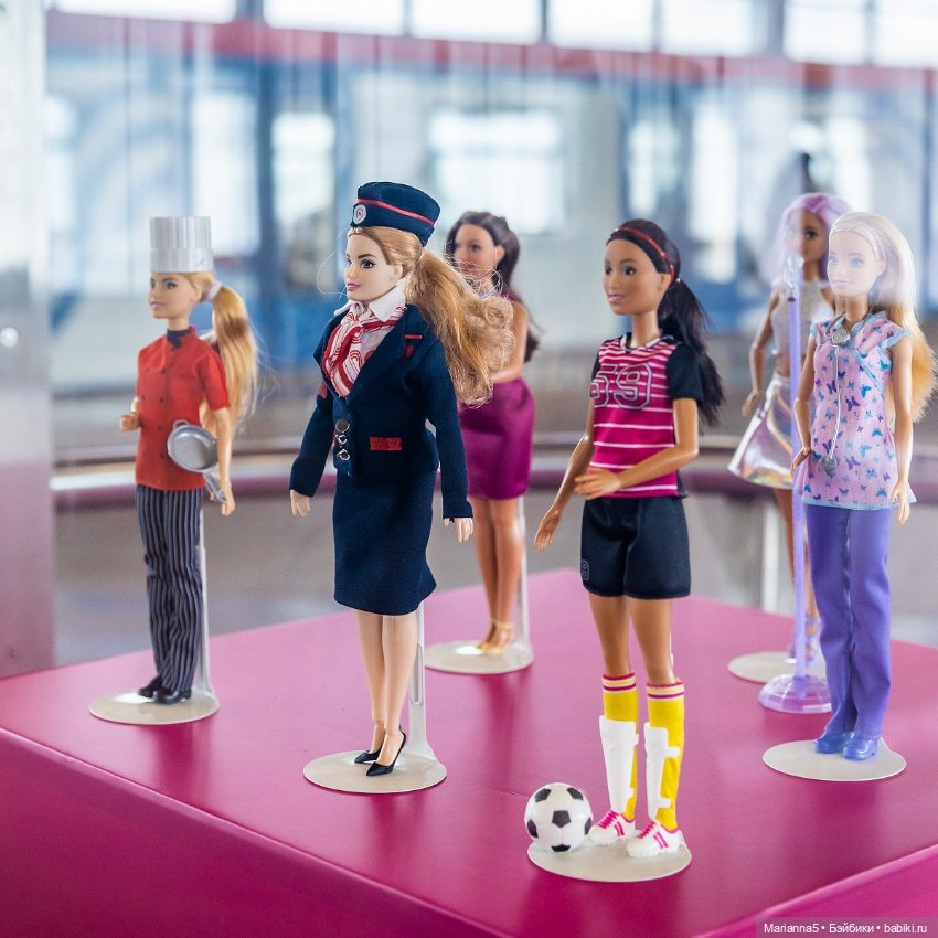 Новая Барби машинистка и выставка Барби по профессиям (фото 6)