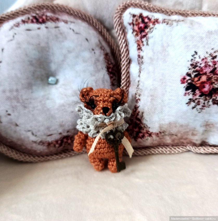 Коллекция ковров и подушек "Нежность" в бежевом цвете