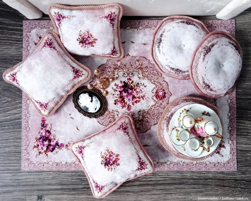 Коллекция ковров и подушек "Нежность" в сиреневом цвете