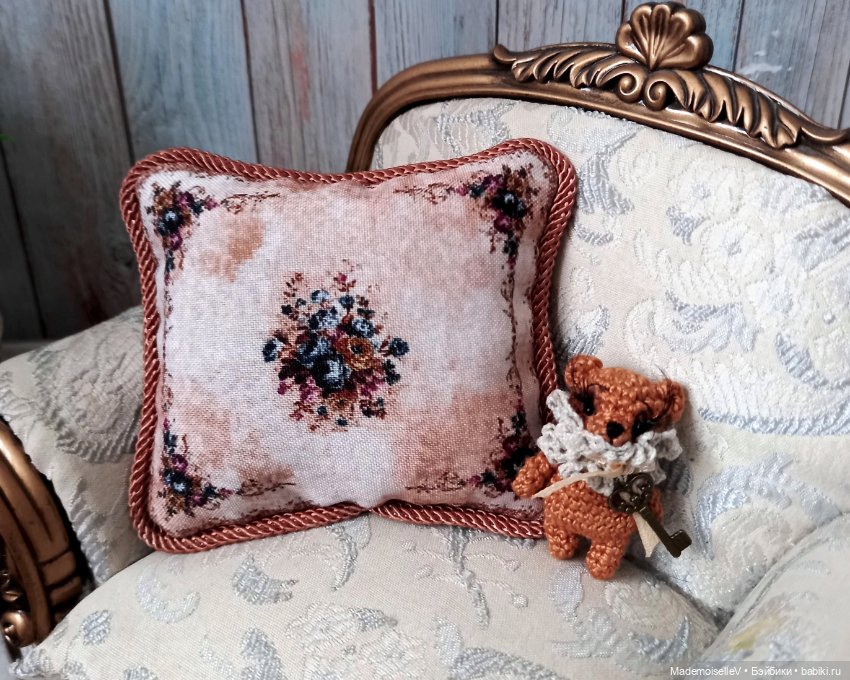 Коллекция ковров и подушек "Нежность" в бежево-голубом цвете