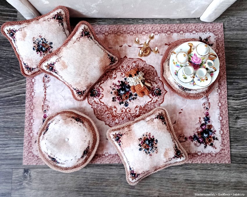 Коллекция ковров и подушек "Нежность" в бежево-голубом цвете