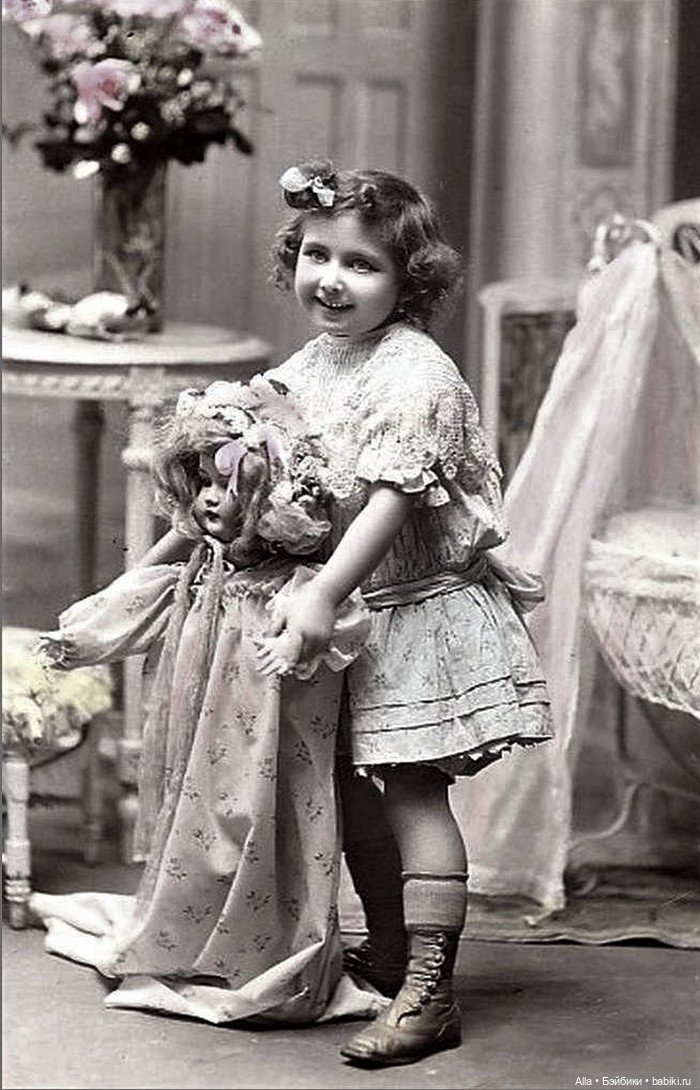 Взгляд из прошлого... Девочки и их красивые большие куклы (фото 9)