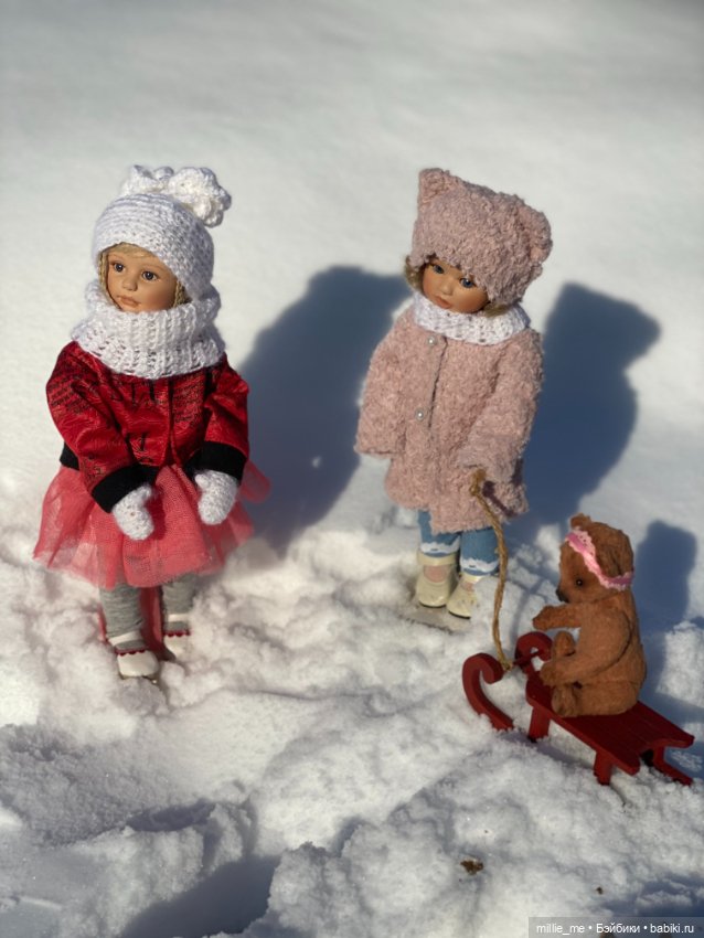 Фарфоровые девочки Марлен и Милли на зимней прогулке . Автор Gabriele Muller