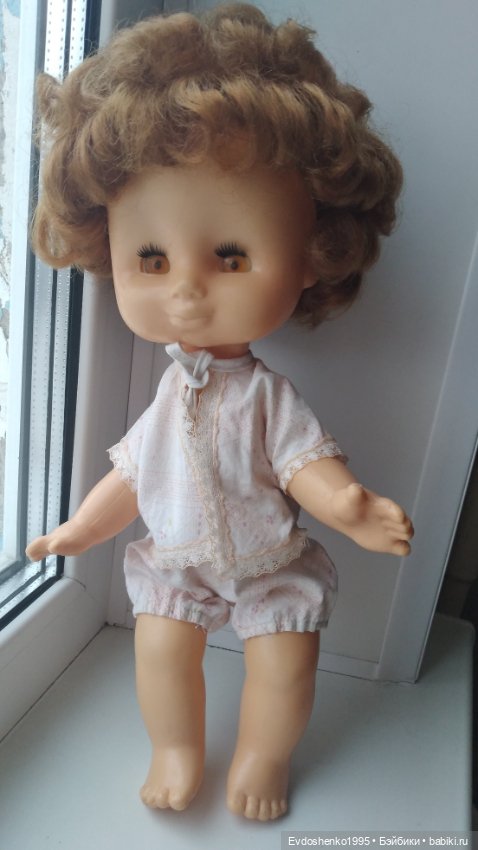 Здравствуйте, помогите определить что за кукла. Нигде не нашла подобной
