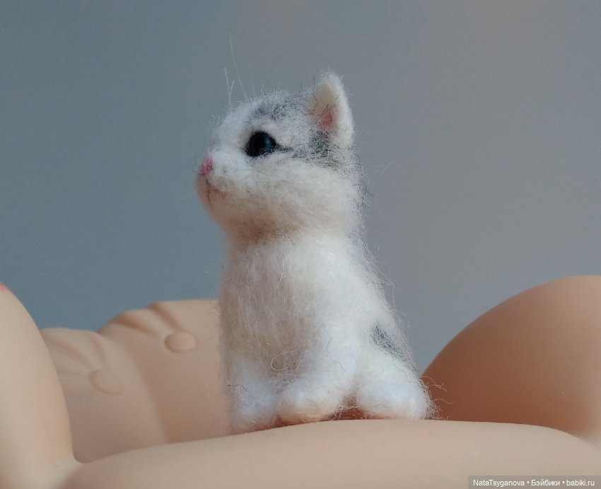 Кукольный котёнок — Валяные игрушки из шерсти: сухое валяние